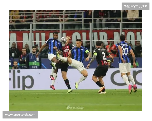 阿贾克斯4-2逆转卡拉巴赫，结束连败保留出线希望