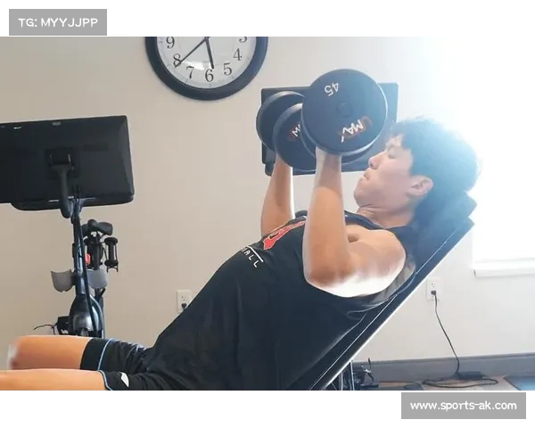 杨瀚森越打越强劲，肉搏亚当斯获赞，开拓者连赢强队