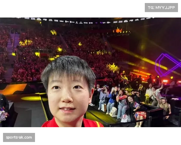 孙颖莎捧起奖杯瞬间完成女单世界杯史无前例三连冠 孙颖莎捧起奖杯瞬间完成女单世界杯史无前例三连冠